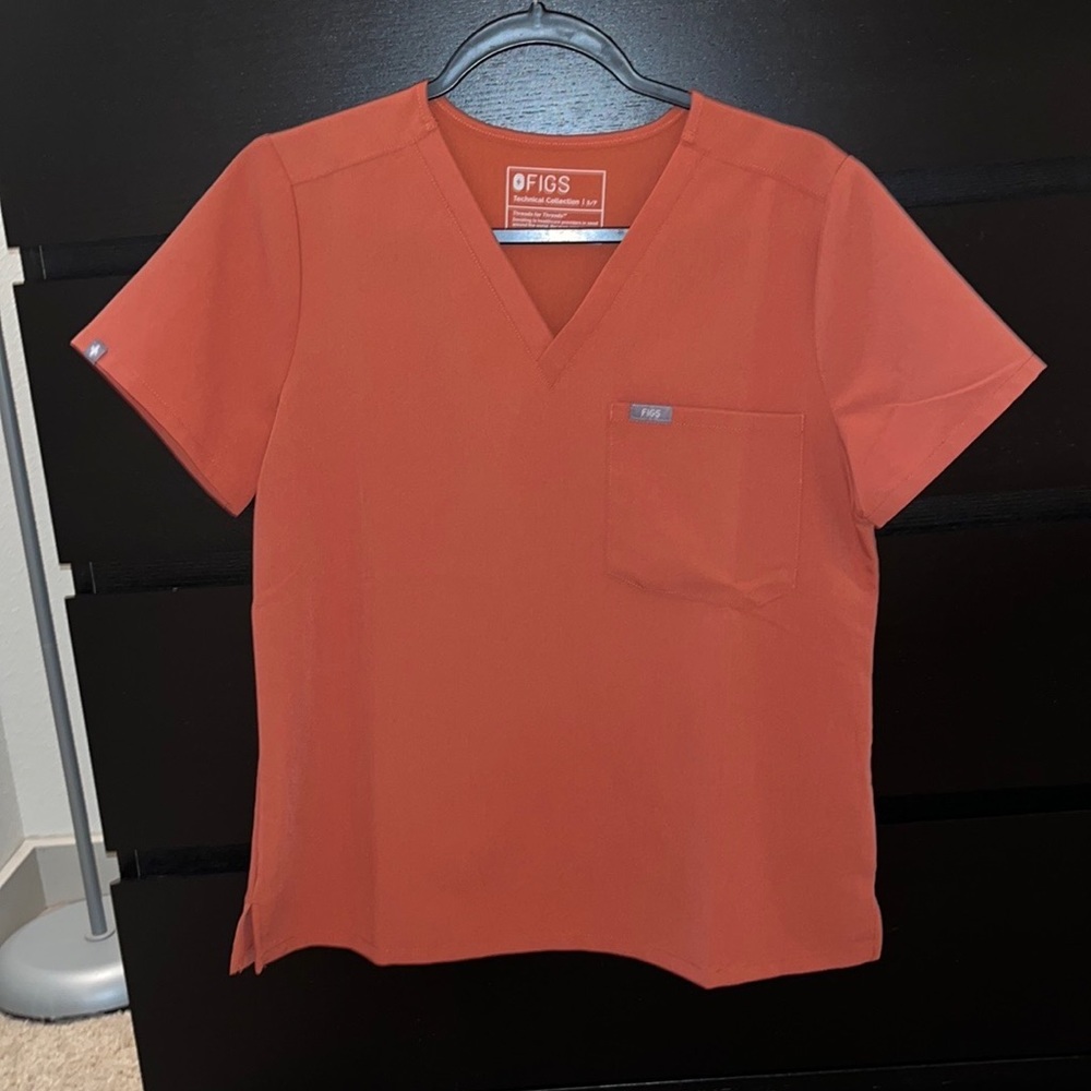 figs catarina one pocket scrub top